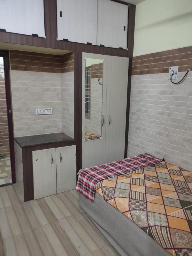 Sri Vari Residency Hostel Vellore Kültér fotó