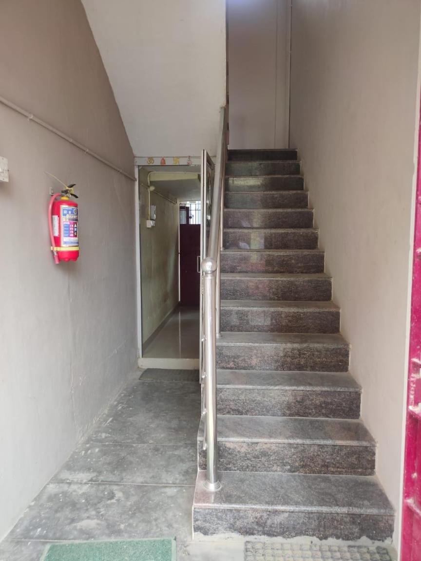 Sri Vari Residency Hostel Vellore Kültér fotó