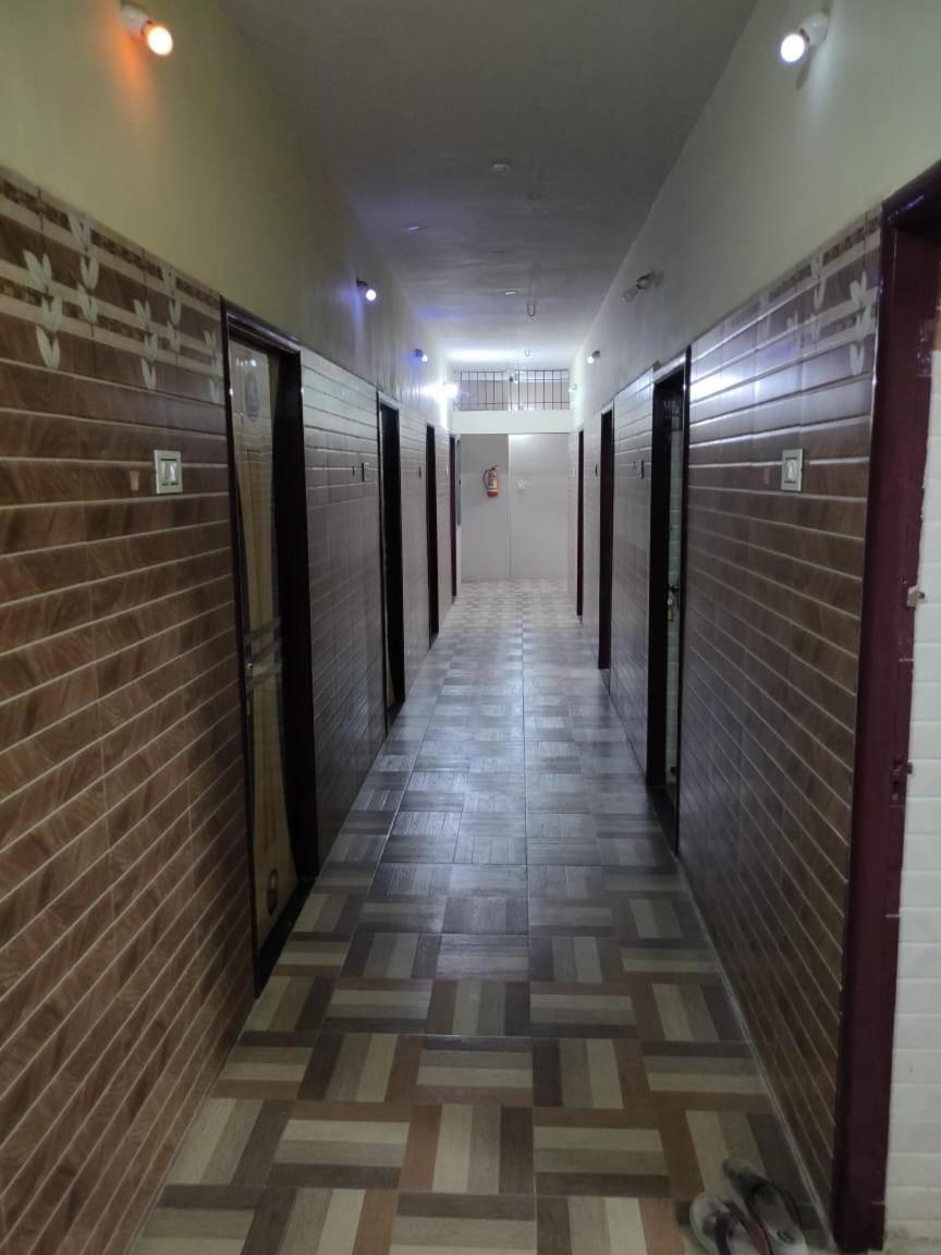 Sri Vari Residency Hostel Vellore Kültér fotó