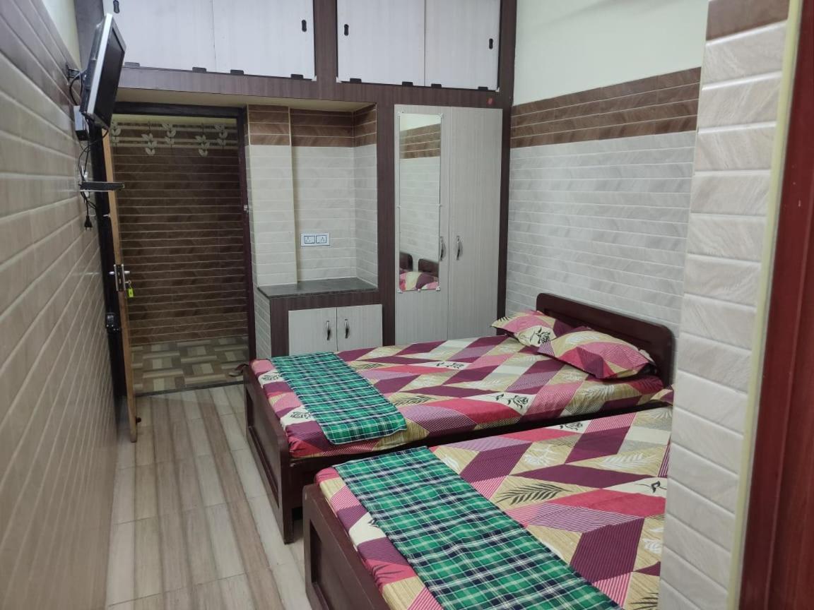 Sri Vari Residency Hostel Vellore Kültér fotó